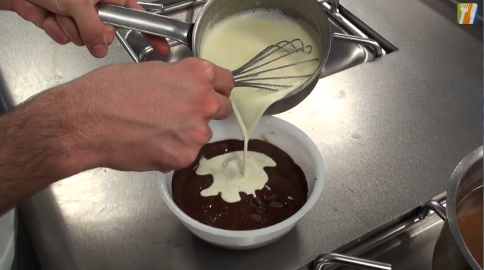 Logo La ganache servira à garnir les tartelettes au chocolat