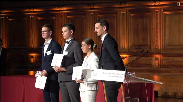 Logo Les lauréats reçoivent leurs prix en Sorbonne !