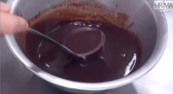 Logo Le glaçage au chocolat ou "gelée cacao" 